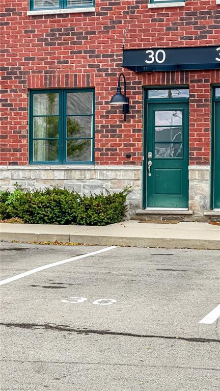 30-290 Barton Street W, Hamilton, ON - Outdoor