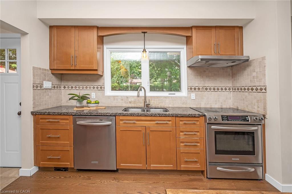 285 Surrey Drive, Oakville, ON - Indoor Photo Showing Kitchen With Double Sink
