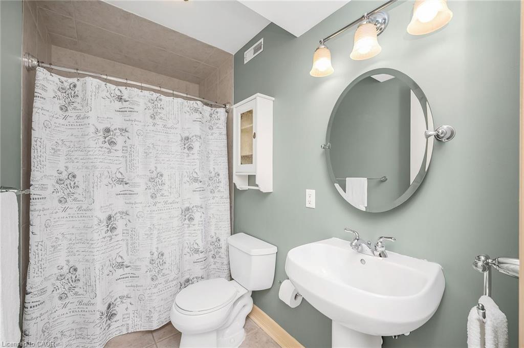 285 Surrey Drive, Oakville, ON - Indoor Photo Showing Bathroom