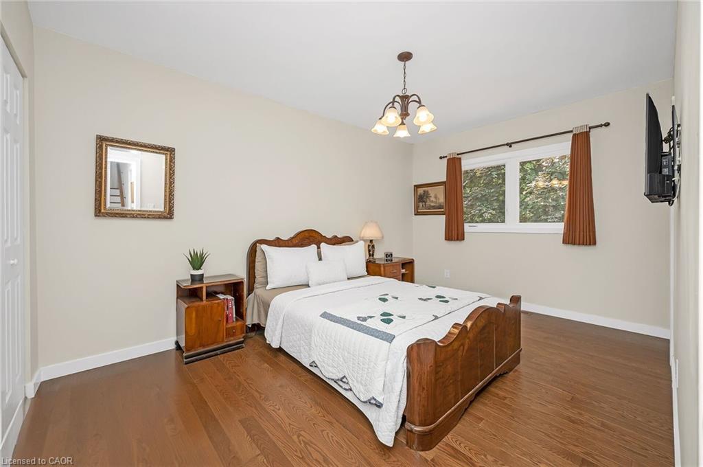 285 Surrey Drive, Oakville, ON - Indoor Photo Showing Bedroom