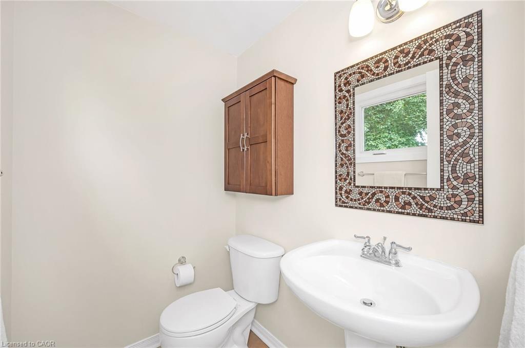 285 Surrey Drive, Oakville, ON - Indoor Photo Showing Bathroom