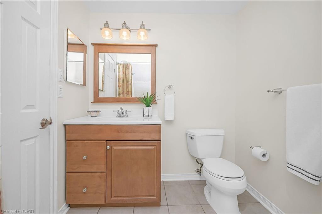 285 Surrey Drive, Oakville, ON - Indoor Photo Showing Bathroom