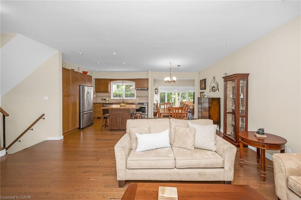 285 Surrey Drive, Oakville, ON - Indoor Photo Showing Living Room
