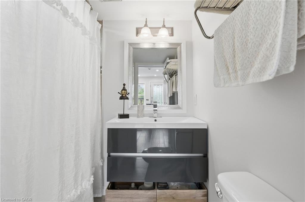 564 Walmer Road, Hamilton, ON - Indoor Photo Showing Bathroom