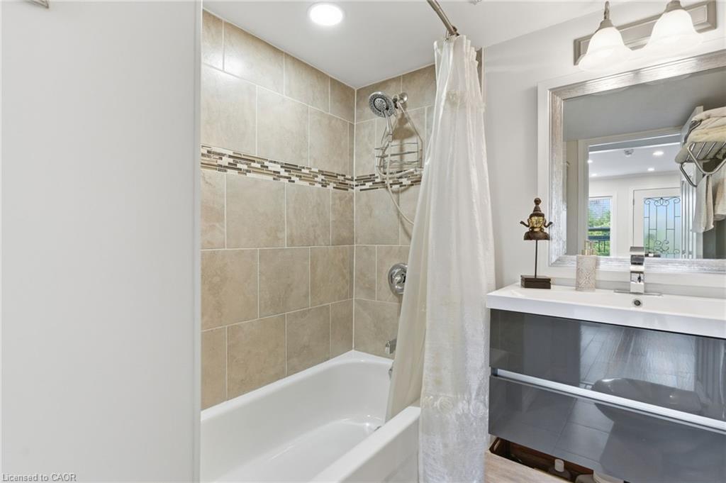 564 Walmer Road, Hamilton, ON - Indoor Photo Showing Bathroom
