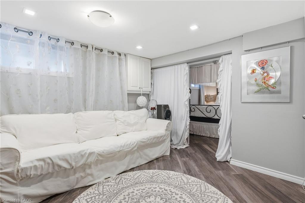 564 Walmer Road, Hamilton, ON - Indoor Photo Showing Bedroom