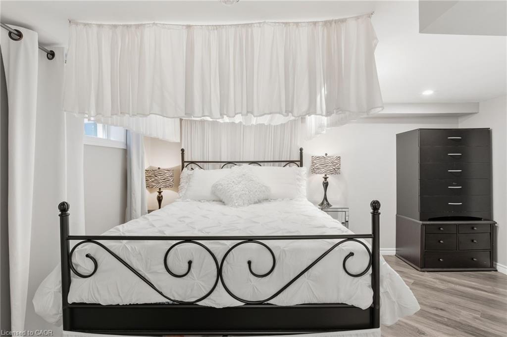 564 Walmer Road, Hamilton, ON - Indoor Photo Showing Bedroom