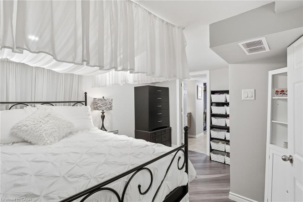 564 Walmer Road, Hamilton, ON - Indoor Photo Showing Bedroom