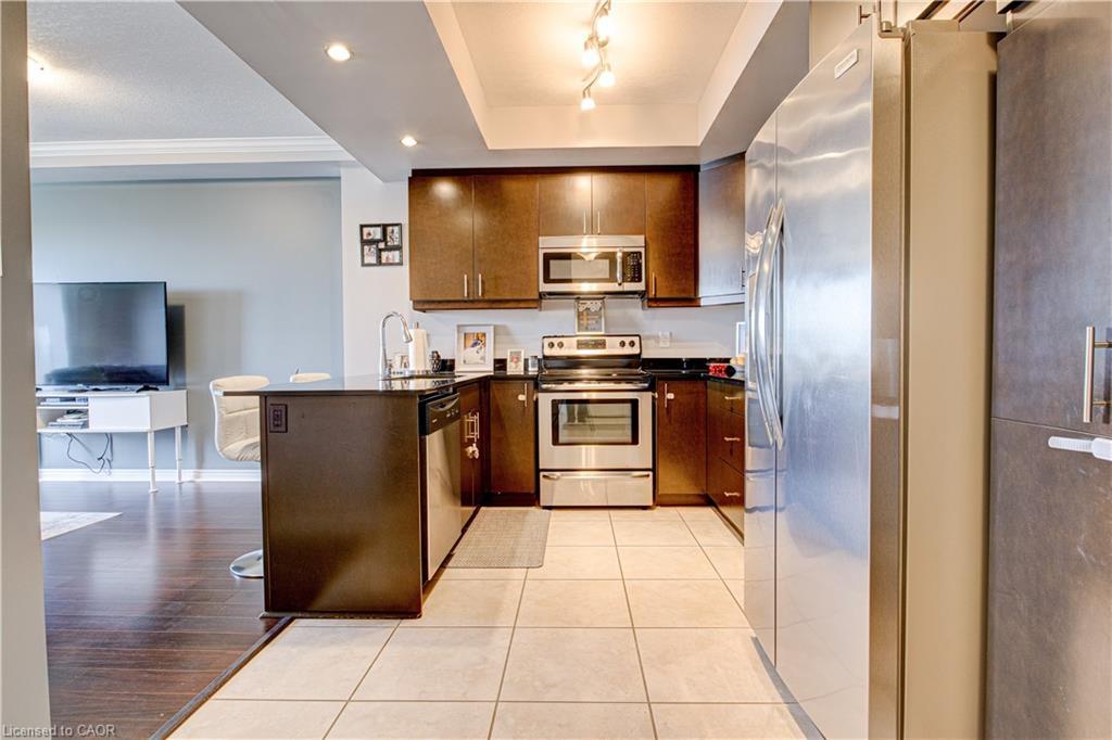 1106-539 Belmont Avenue, Kitchener, ON - Indoor Photo Showing Kitchen