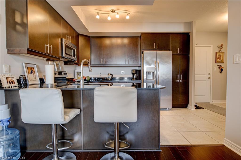 1106-539 Belmont Avenue, Kitchener, ON - Indoor Photo Showing Kitchen