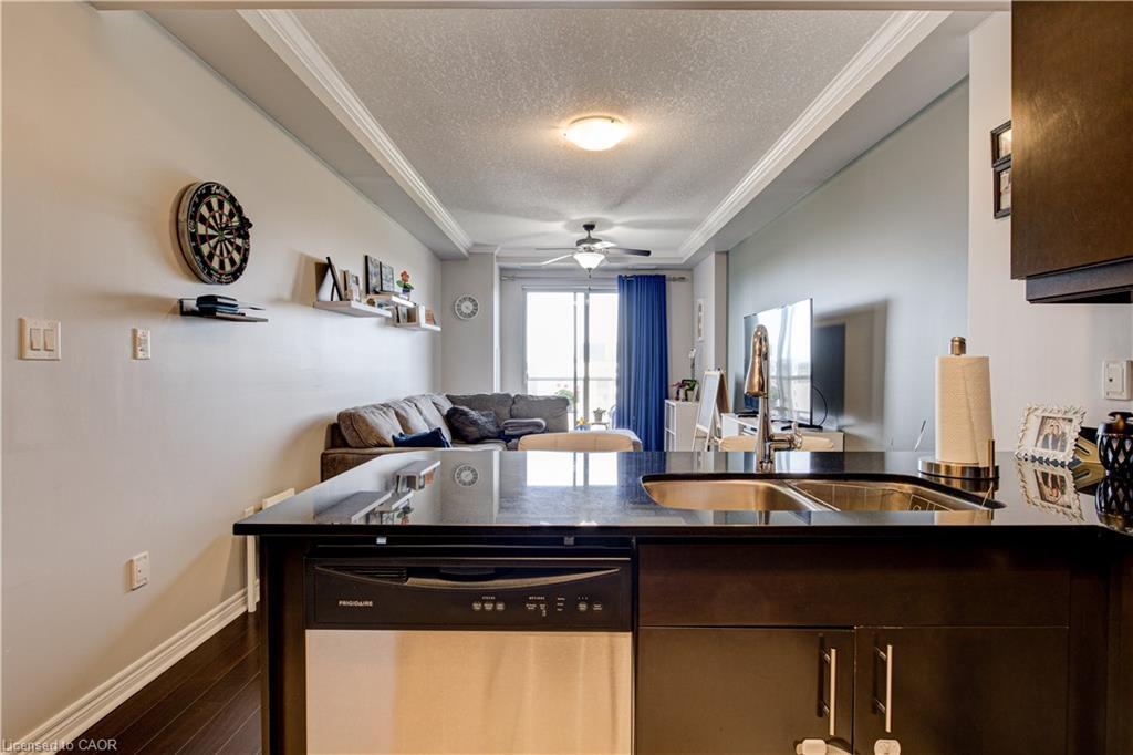1106-539 Belmont Avenue, Kitchener, ON - Indoor Photo Showing Kitchen With Double Sink