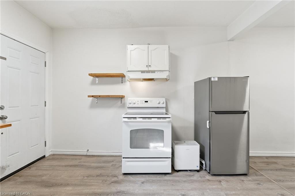 53 1/2-55 Duke Street, Brantford, ON - Indoor Photo Showing Kitchen