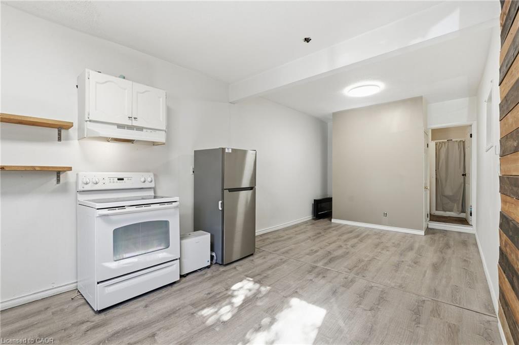 53 1/2-55 Duke Street, Brantford, ON - Indoor Photo Showing Kitchen