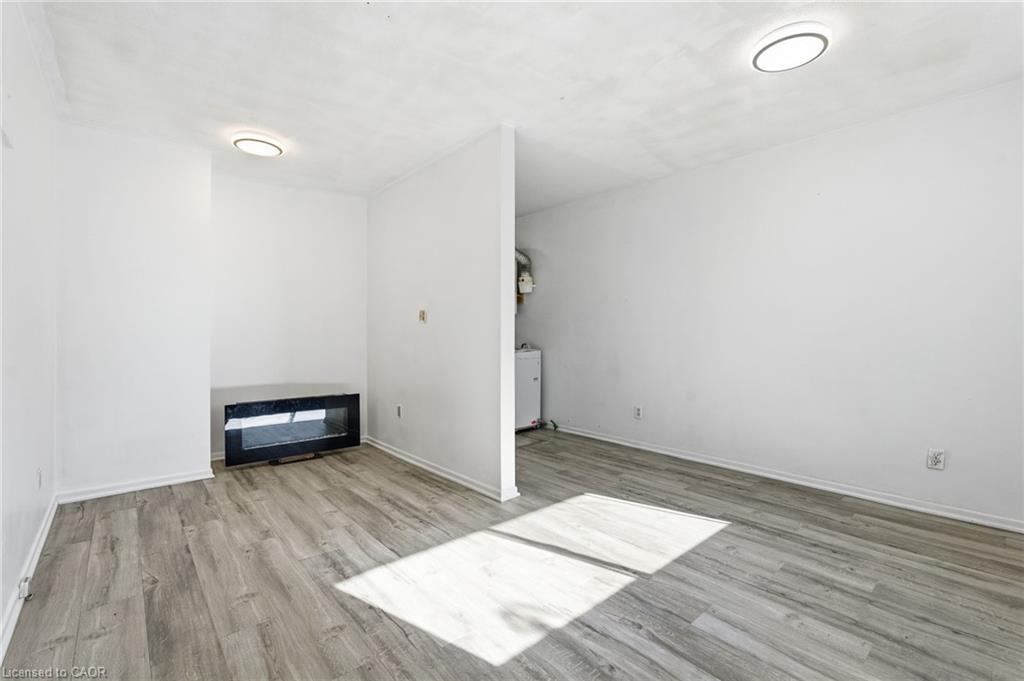 53 1/2-55 Duke Street, Brantford, ON - Indoor Photo Showing Other Room