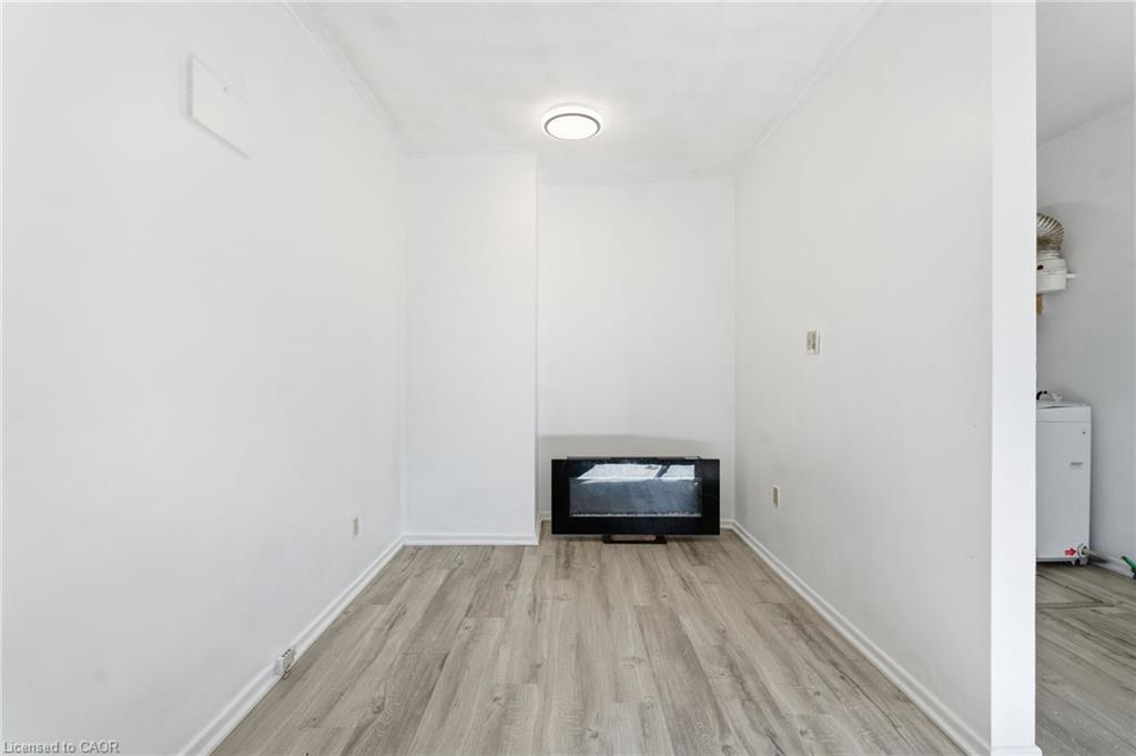 53 1/2-55 Duke Street, Brantford, ON - Indoor Photo Showing Other Room
