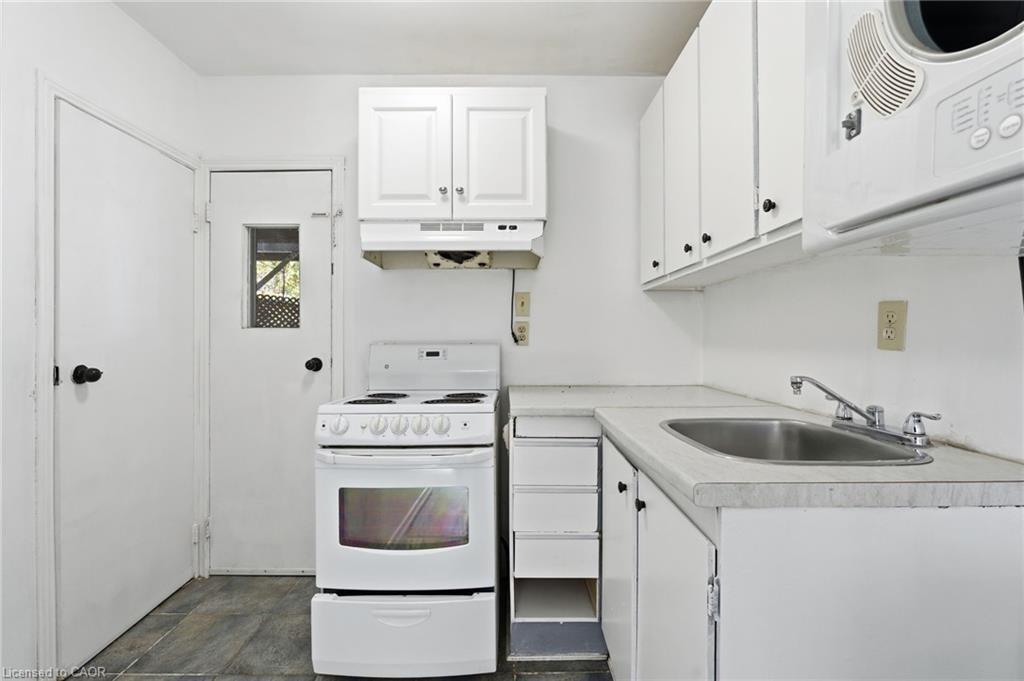 53 1/2-55 Duke Street, Brantford, ON - Indoor Photo Showing Kitchen