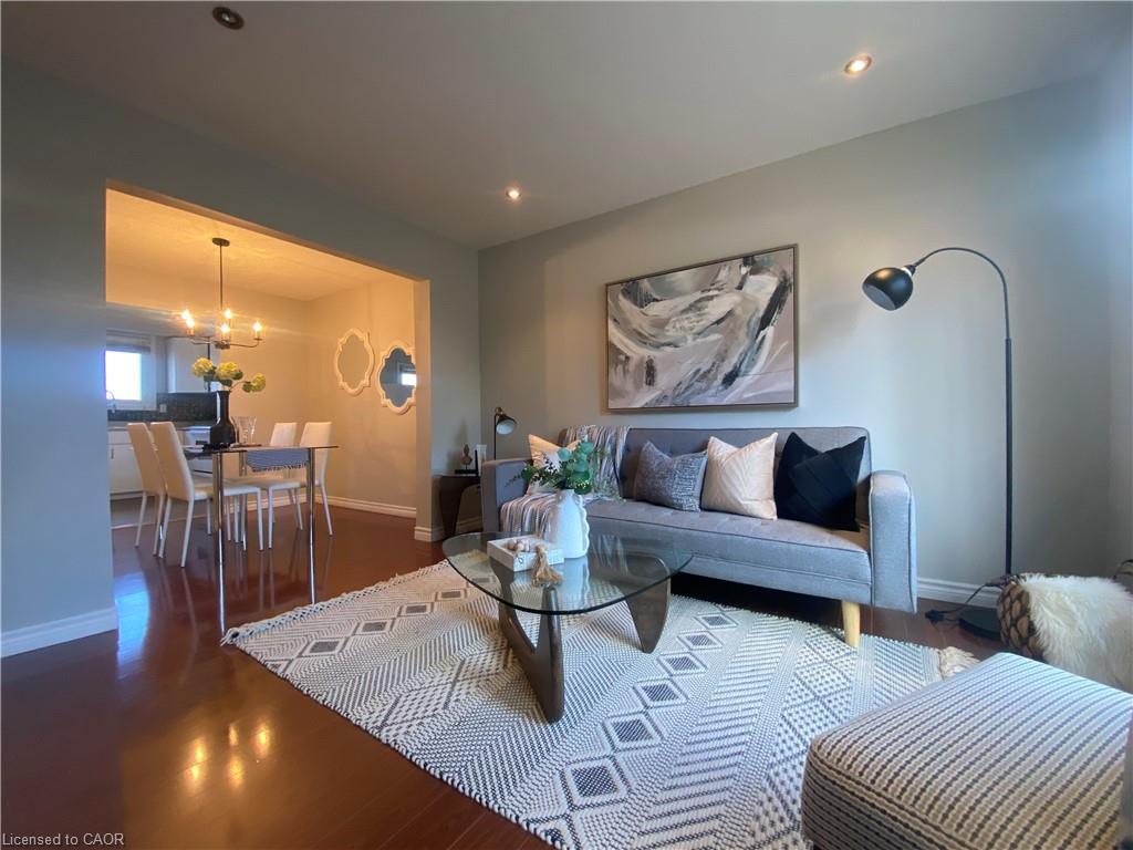 3-1025 Upper Gage Avenue, Hamilton, ON - Indoor Photo Showing Living Room
