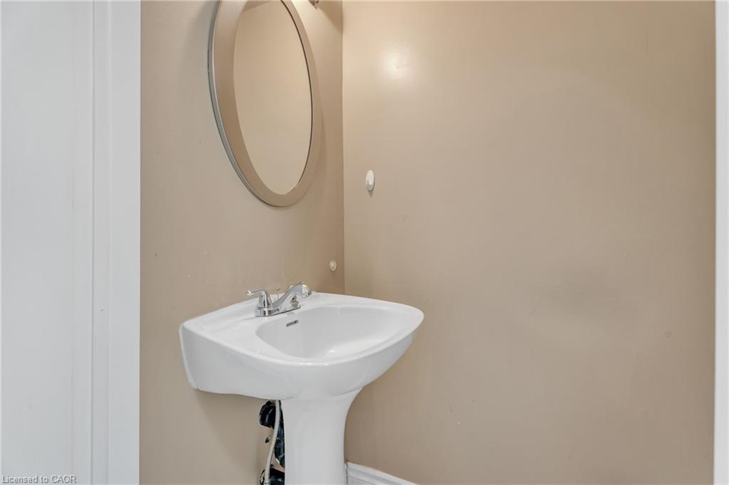3-1025 Upper Gage Avenue, Hamilton, ON - Indoor Photo Showing Bathroom