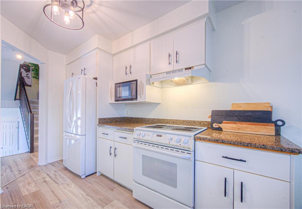 56-225 Benjamin Road, Waterloo, ON - Indoor Photo Showing Kitchen