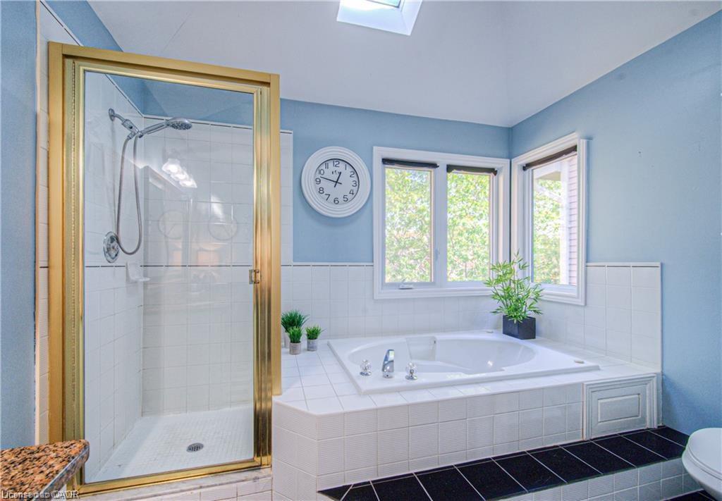 56-225 Benjamin Road, Waterloo, ON - Indoor Photo Showing Bathroom