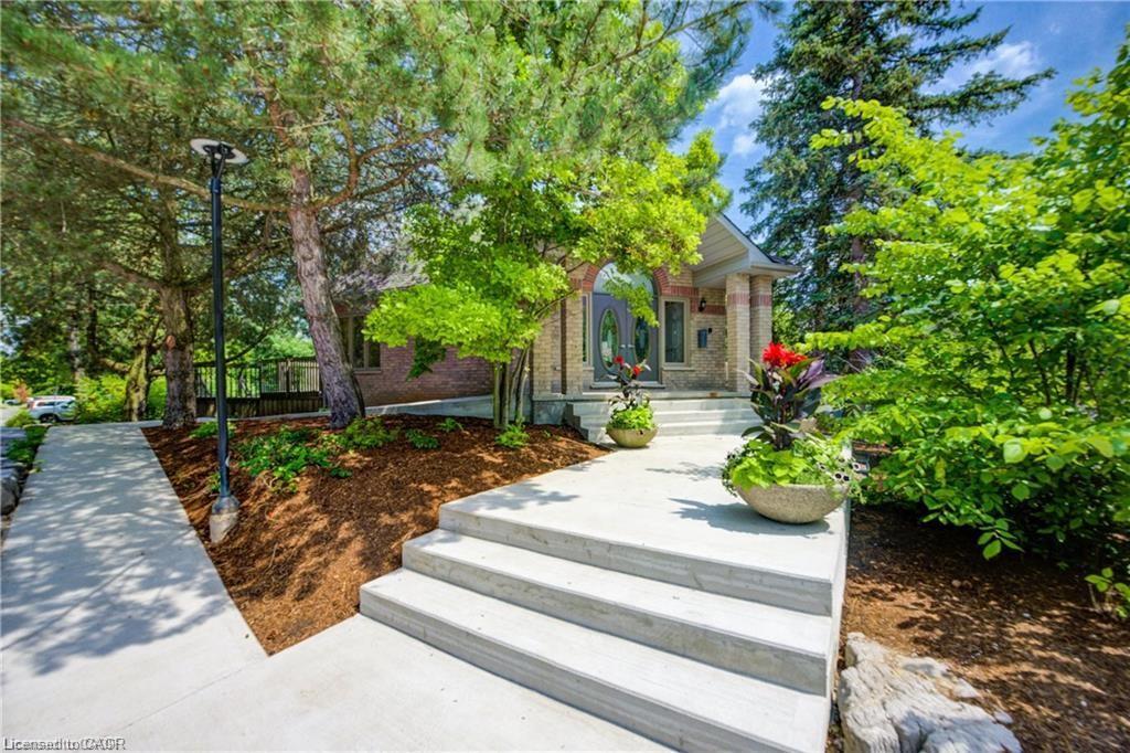 56-225 Benjamin Road, Waterloo, ON - Outdoor