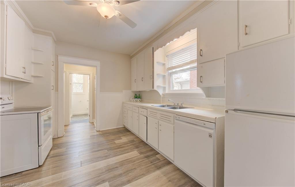 19 Fairview Avenue, Kitchener, ON - Indoor Photo Showing Laundry Room