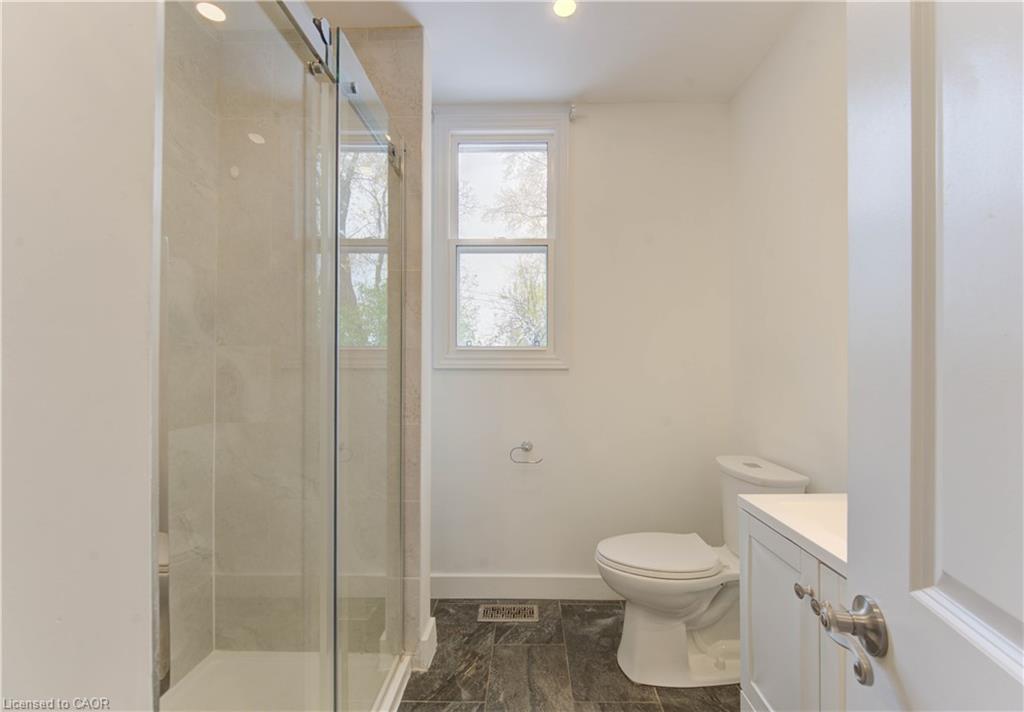 19 Fairview Avenue, Kitchener, ON - Indoor Photo Showing Bathroom