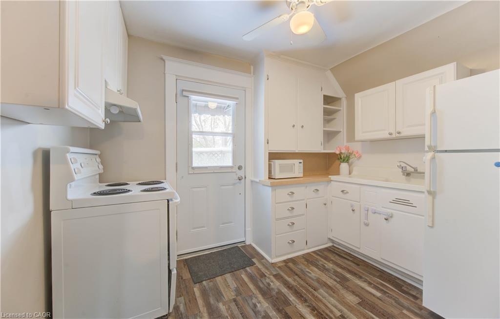 19 Fairview Avenue, Kitchener, ON - Indoor Photo Showing Laundry Room