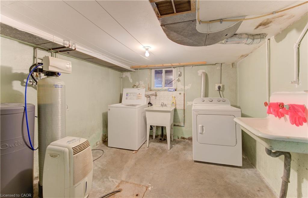 19 Fairview Avenue, Kitchener, ON - Indoor Photo Showing Laundry Room