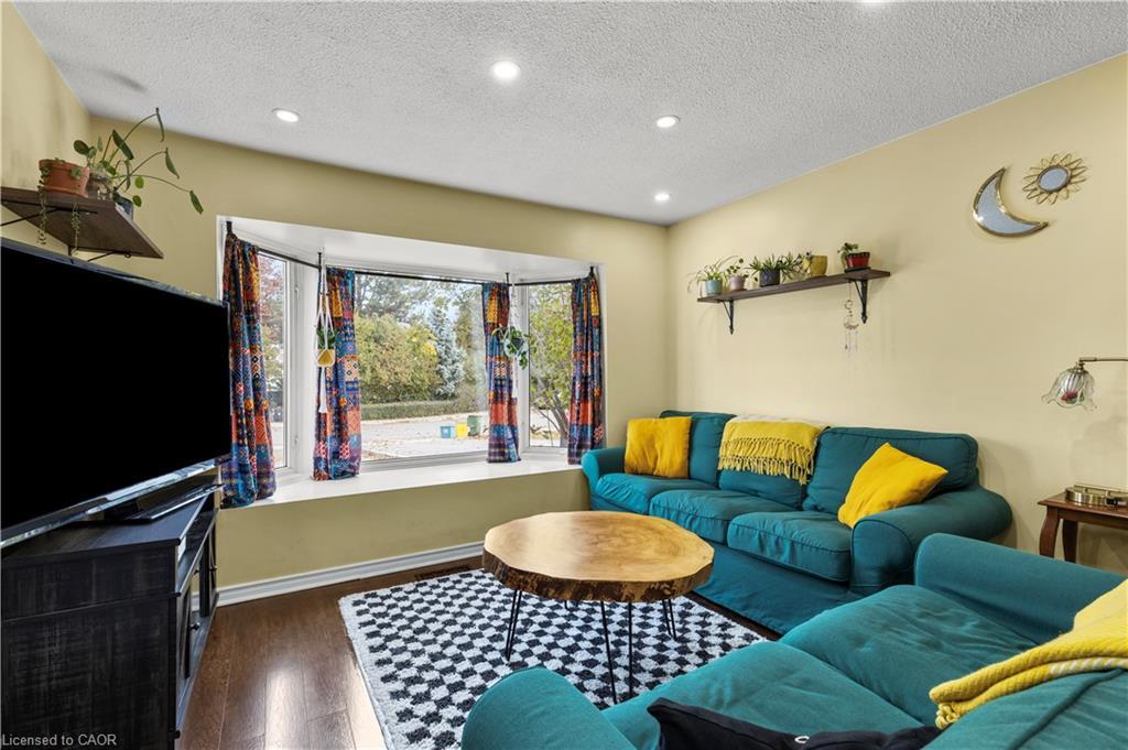 50 Gledhill Crescent, Hamilton, ON - Indoor Photo Showing Living Room