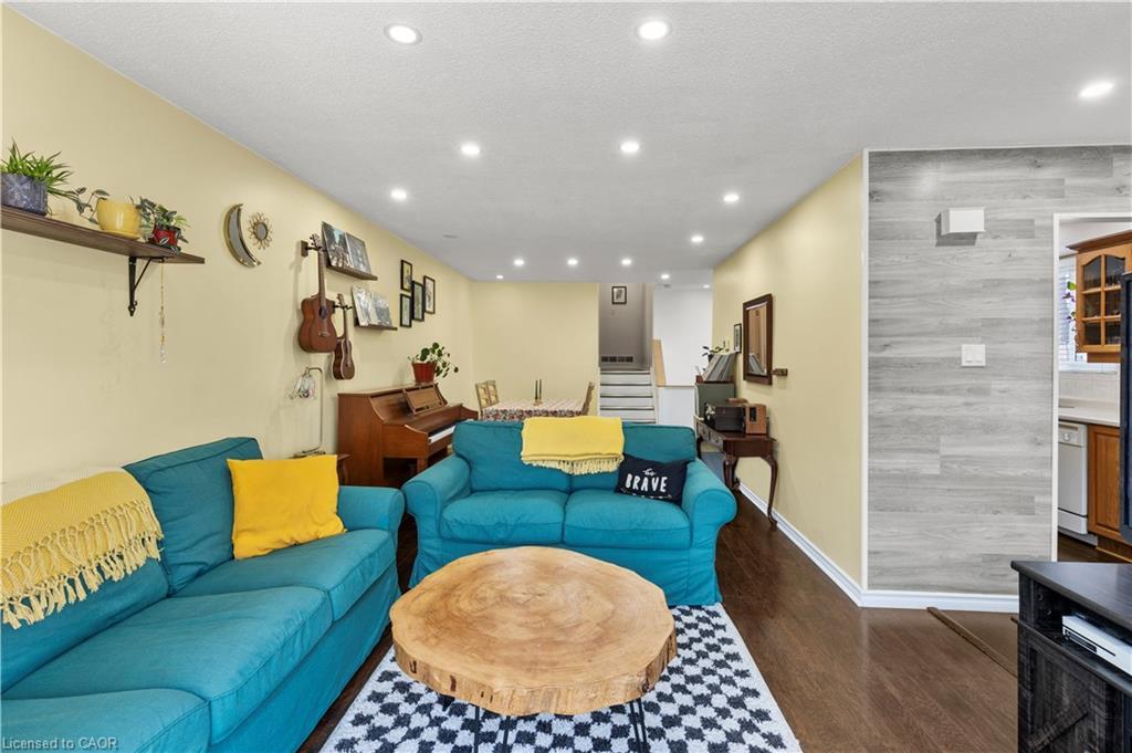 50 Gledhill Crescent, Hamilton, ON - Indoor Photo Showing Living Room