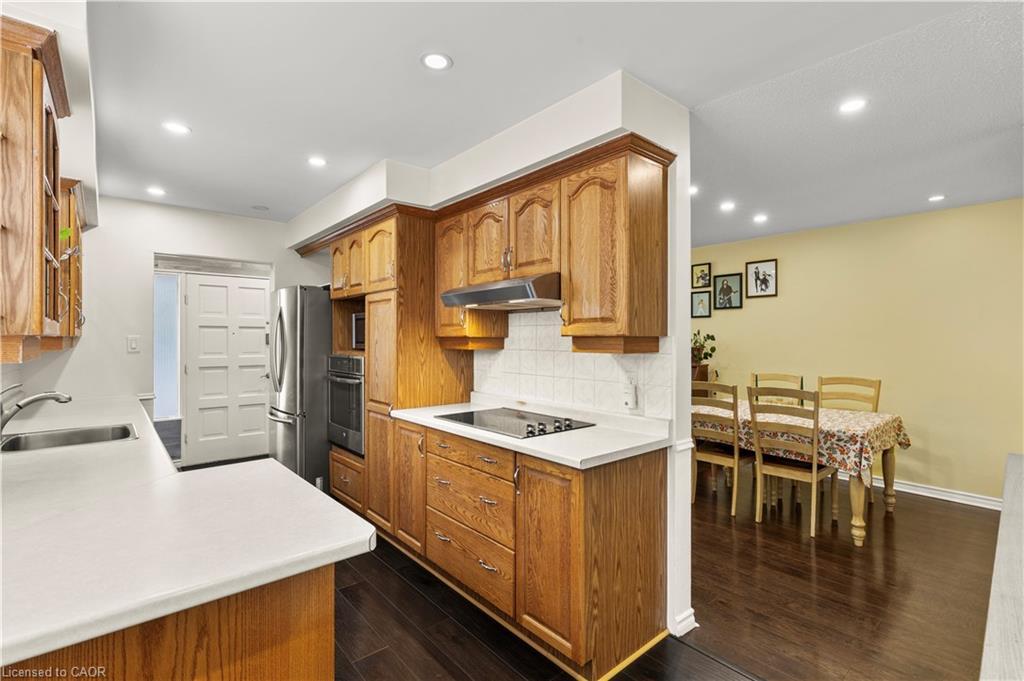 50 Gledhill Crescent, Hamilton, ON - Indoor Photo Showing Kitchen