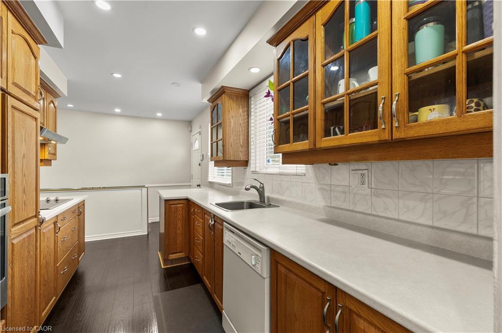 50 Gledhill Crescent, Hamilton, ON - Indoor Photo Showing Kitchen