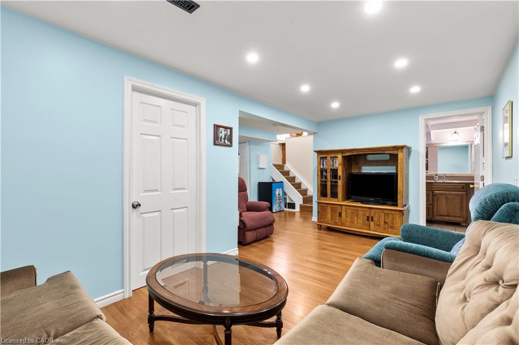 50 Gledhill Crescent, Hamilton, ON - Indoor Photo Showing Living Room