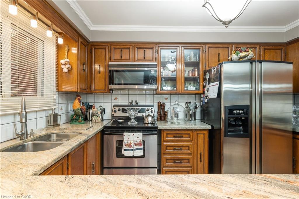 2545 Pollard Drive, Mississauga, ON - Indoor Photo Showing Kitchen With Double Sink