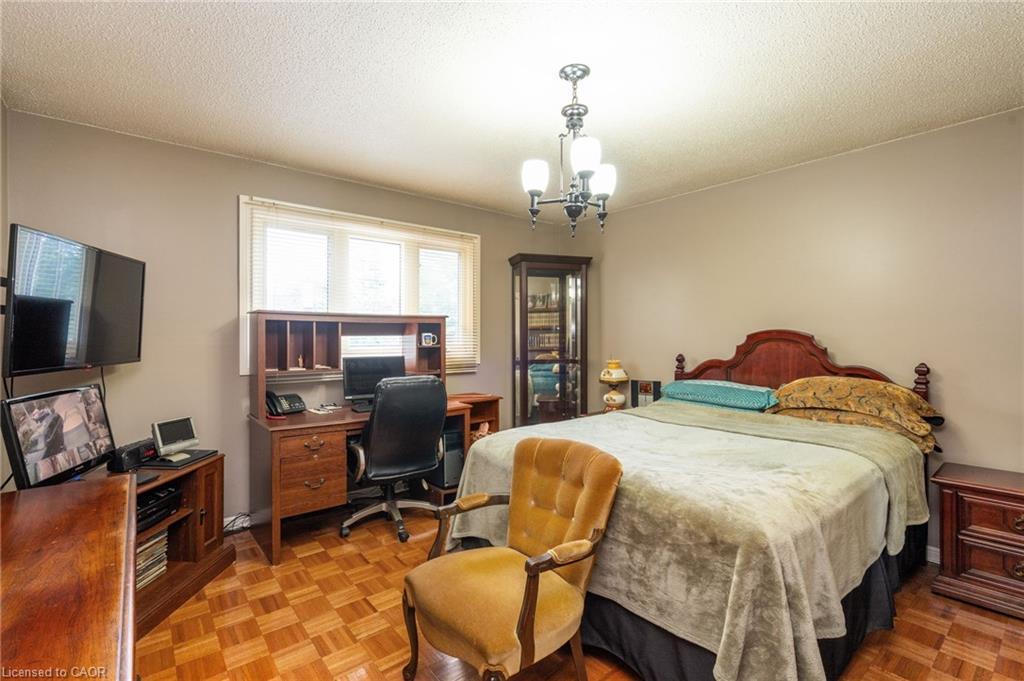 2545 Pollard Drive, Mississauga, ON - Indoor Photo Showing Bedroom