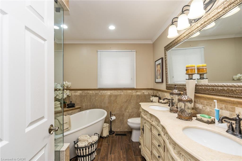 2545 Pollard Drive, Mississauga, ON - Indoor Photo Showing Bathroom