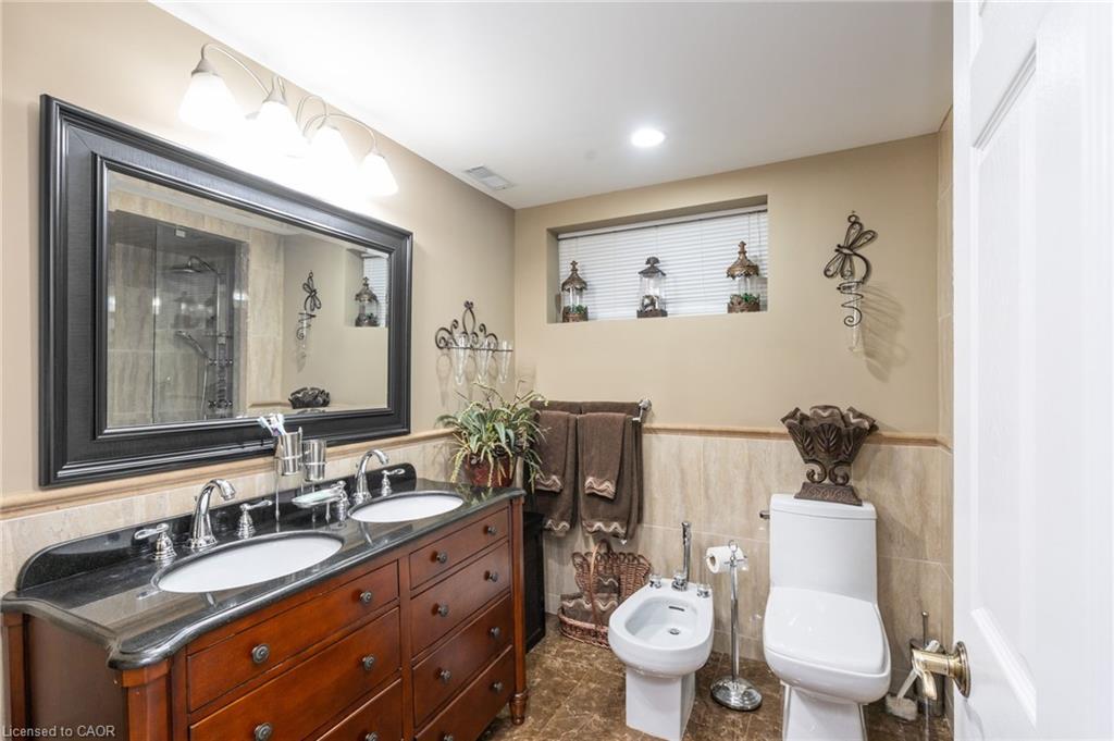 2545 Pollard Drive, Mississauga, ON - Indoor Photo Showing Bathroom