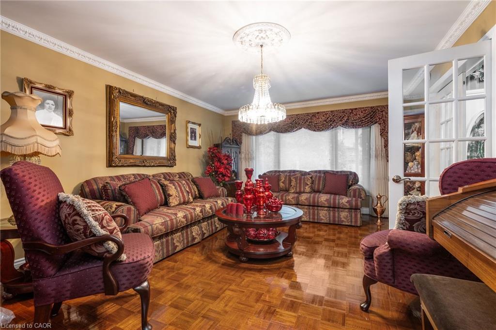 2545 Pollard Drive, Mississauga, ON - Indoor Photo Showing Living Room