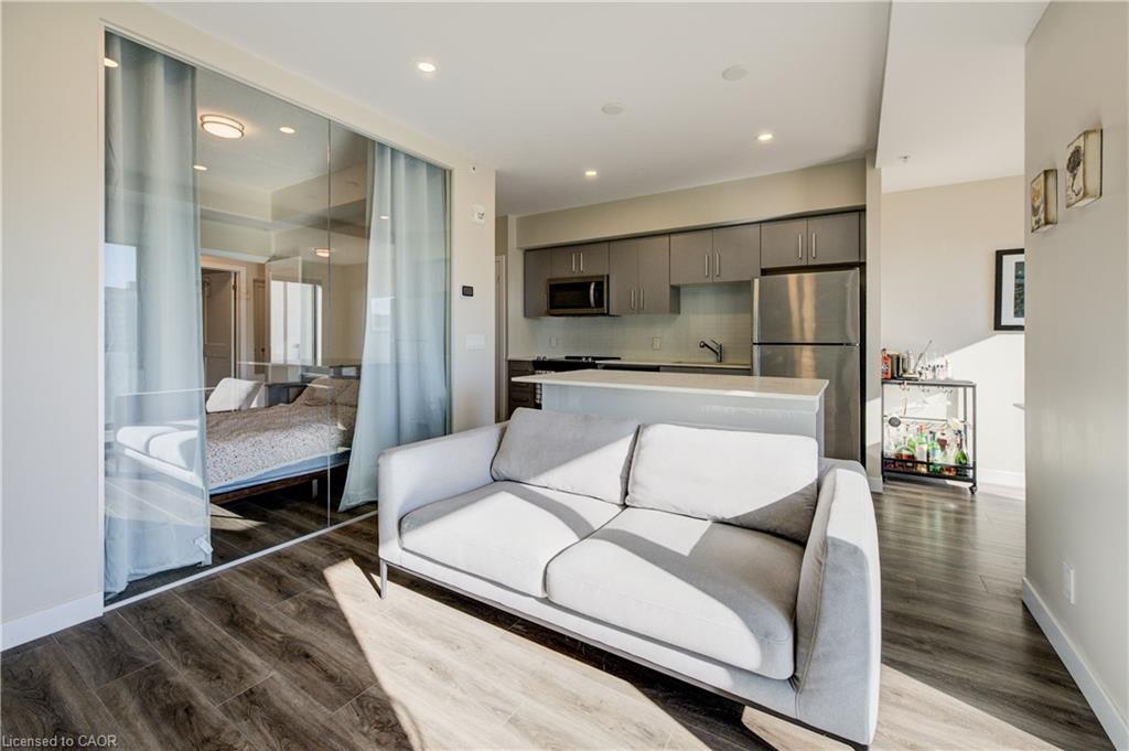 1015-15 Queen Street S, Hamilton, ON - Indoor Photo Showing Other Room