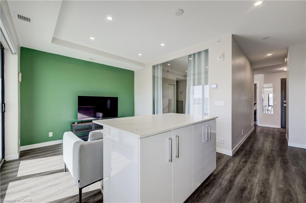 1015-15 Queen Street S, Hamilton, ON - Indoor Photo Showing Other Room