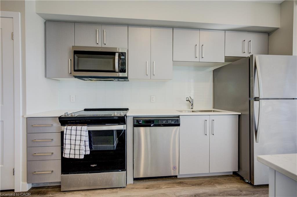 1015-15 Queen Street S, Hamilton, ON - Indoor Photo Showing Kitchen With Stainless Steel Kitchen