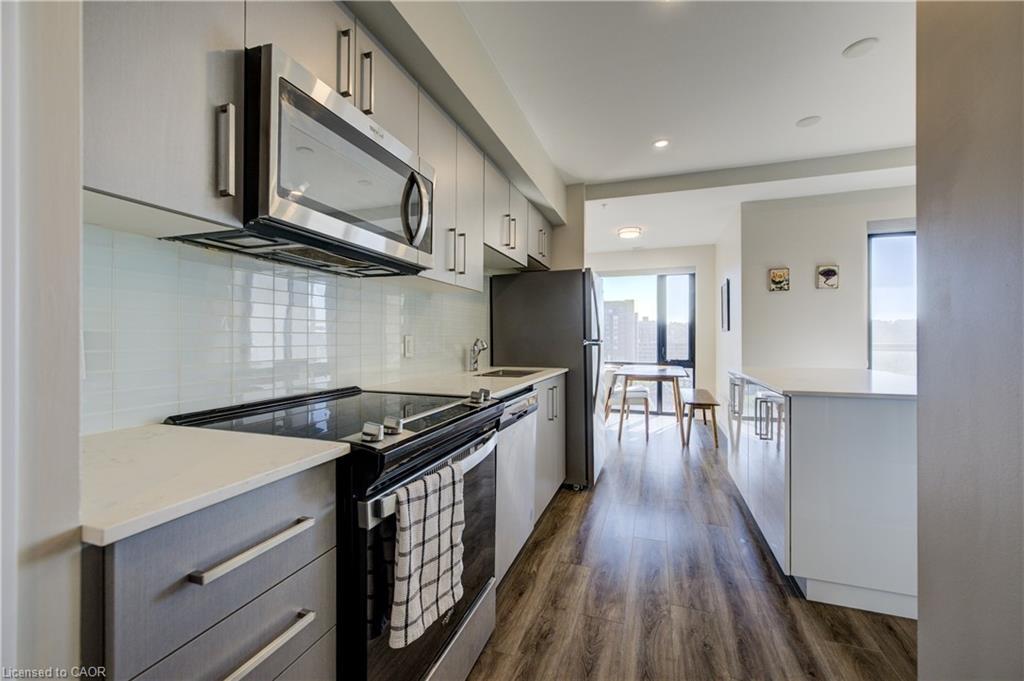 1015-15 Queen Street S, Hamilton, ON - Indoor Photo Showing Kitchen