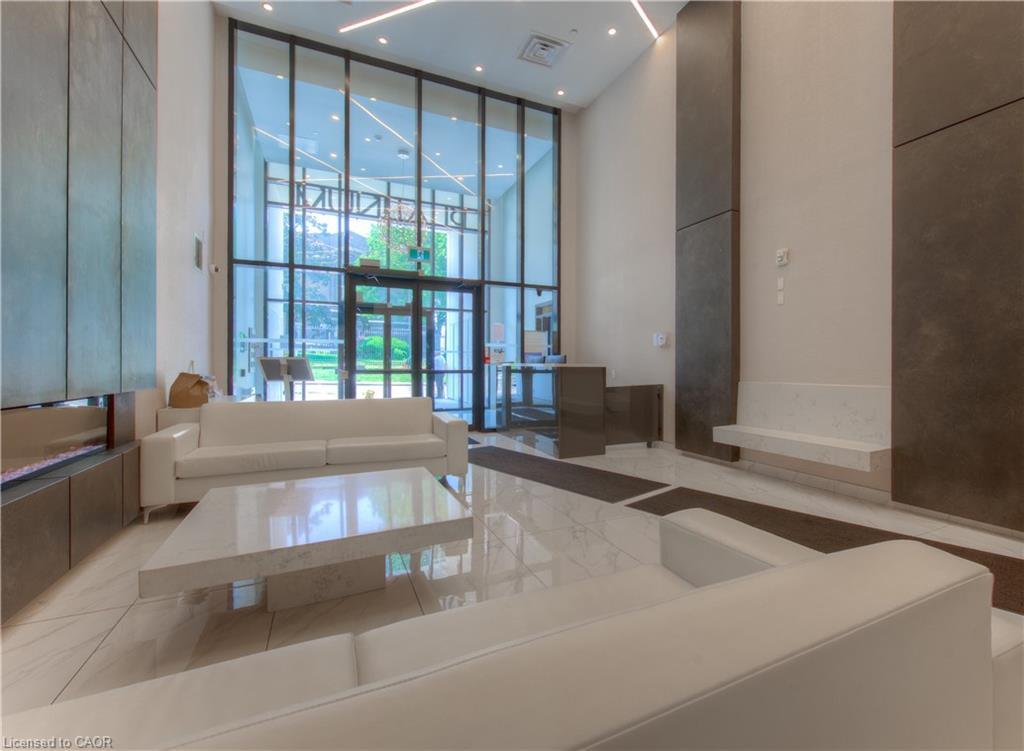 1015-15 Queen Street S, Hamilton, ON - Indoor Photo Showing Other Room