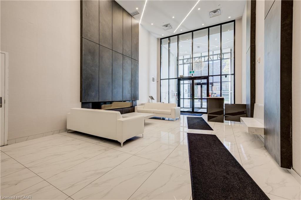 1015-15 Queen Street S, Hamilton, ON - Indoor Photo Showing Other Room