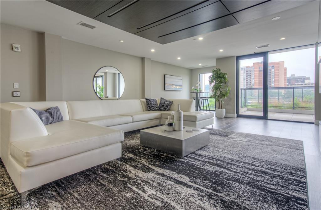 1015-15 Queen Street S, Hamilton, ON - Indoor