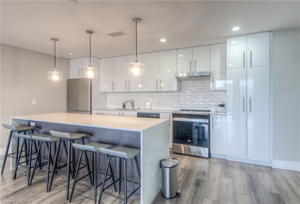1015-15 Queen Street S, Hamilton, ON - Indoor Photo Showing Kitchen With Stainless Steel Kitchen With Upgraded Kitchen
