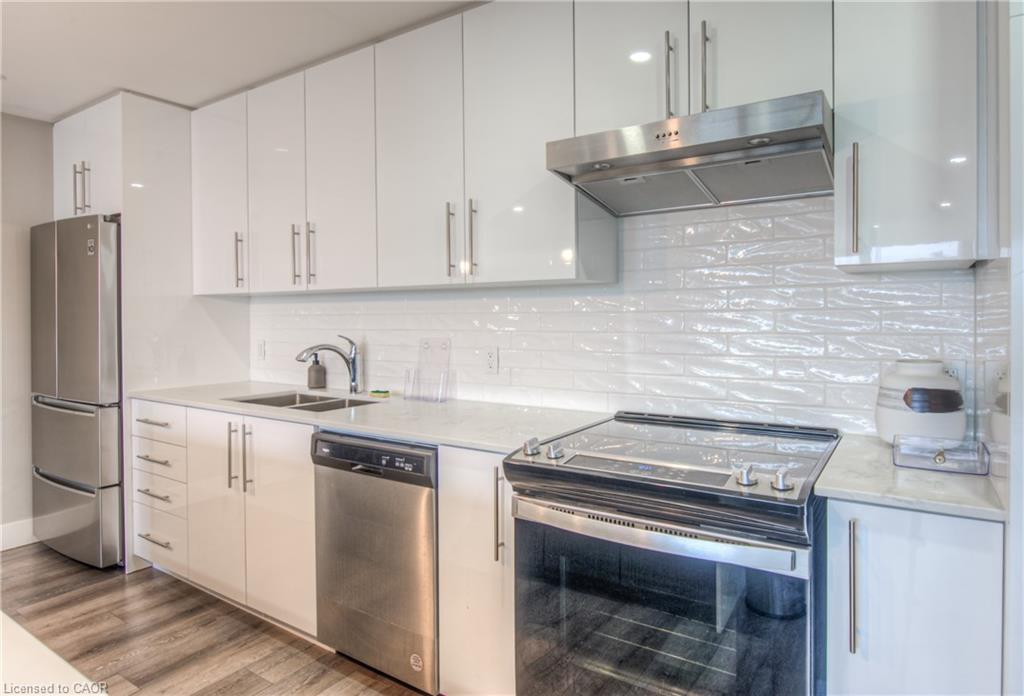 1015-15 Queen Street S, Hamilton, ON - Indoor Photo Showing Kitchen With Stainless Steel Kitchen With Double Sink With Upgraded Kitchen