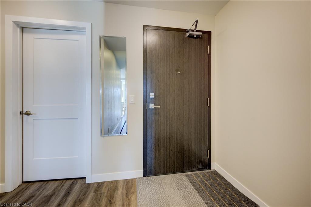 1015-15 Queen Street S, Hamilton, ON - Indoor Photo Showing Other Room