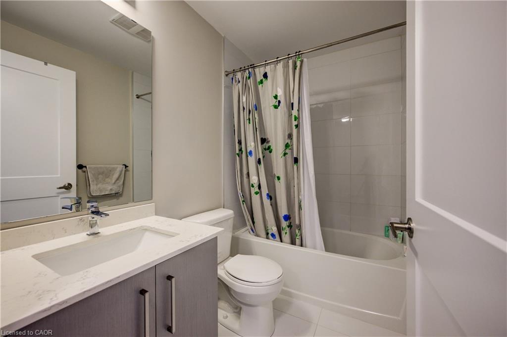 1015-15 Queen Street S, Hamilton, ON - Indoor Photo Showing Bathroom